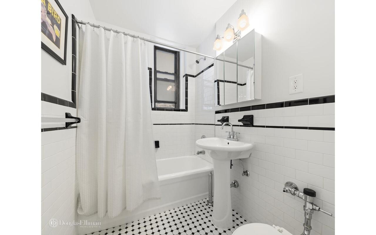 960 Sterling Place 1K Crown Heights Brooklyn NY 11216