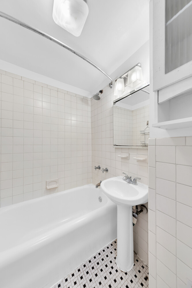321 East 43rd Street 607 Turtle Bay New York NY 10017