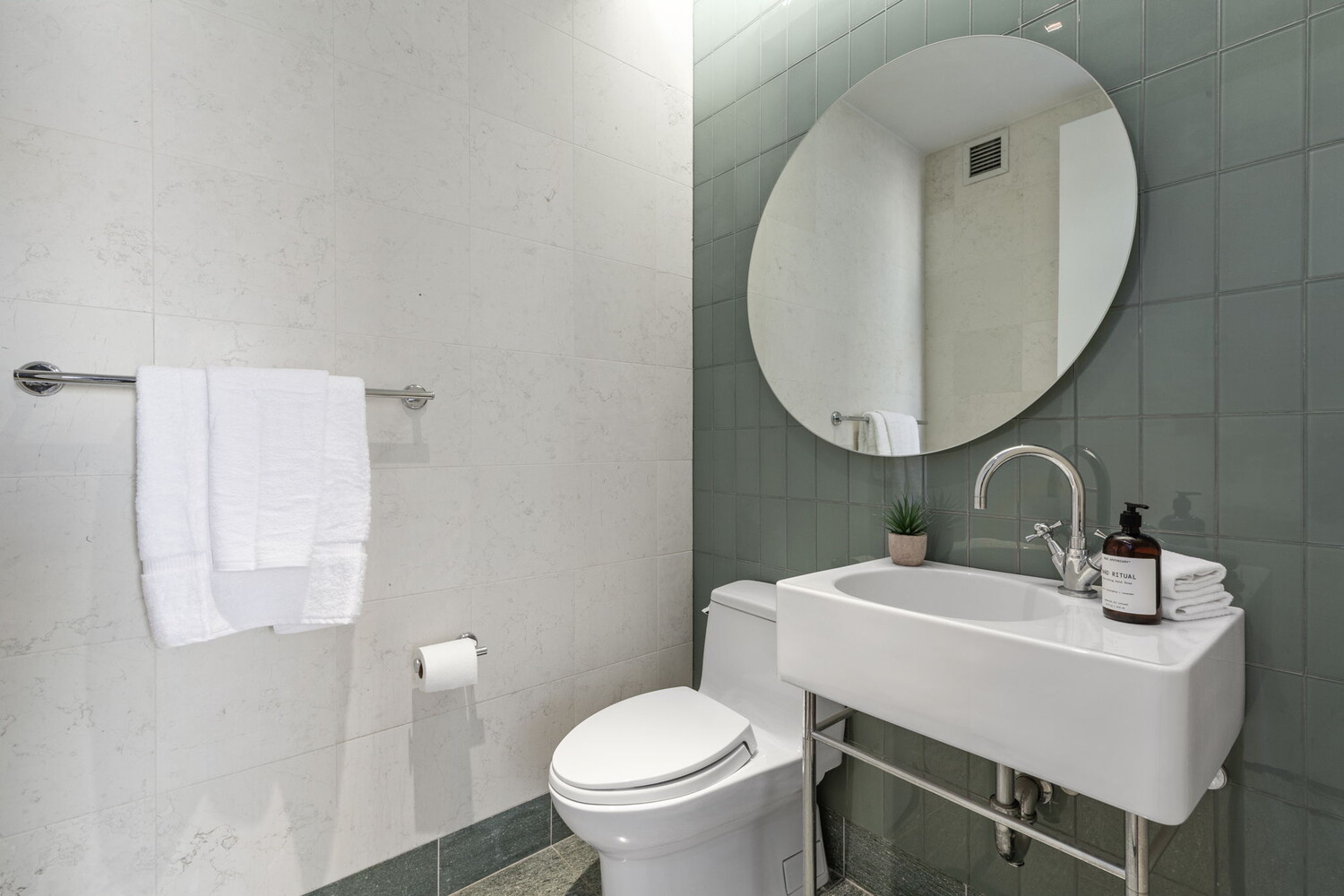 300 East 55th Street 17B Sutton Place New York NY 10022