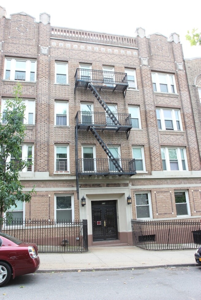 574 44th Street 3C Sunset Park Brooklyn NY 11220
