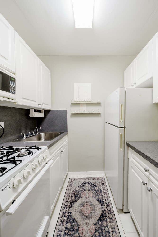 420 East 55th Street 9L Sutton Place New York NY 10022