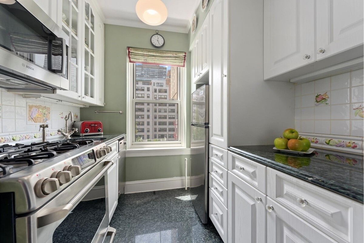 400 East 52nd Street 8G Beekman Place New York NY 10022