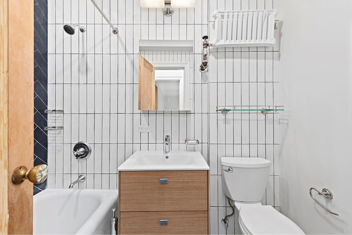 83-10 35th Avenue 3W Jackson Heights Queens NY 11373