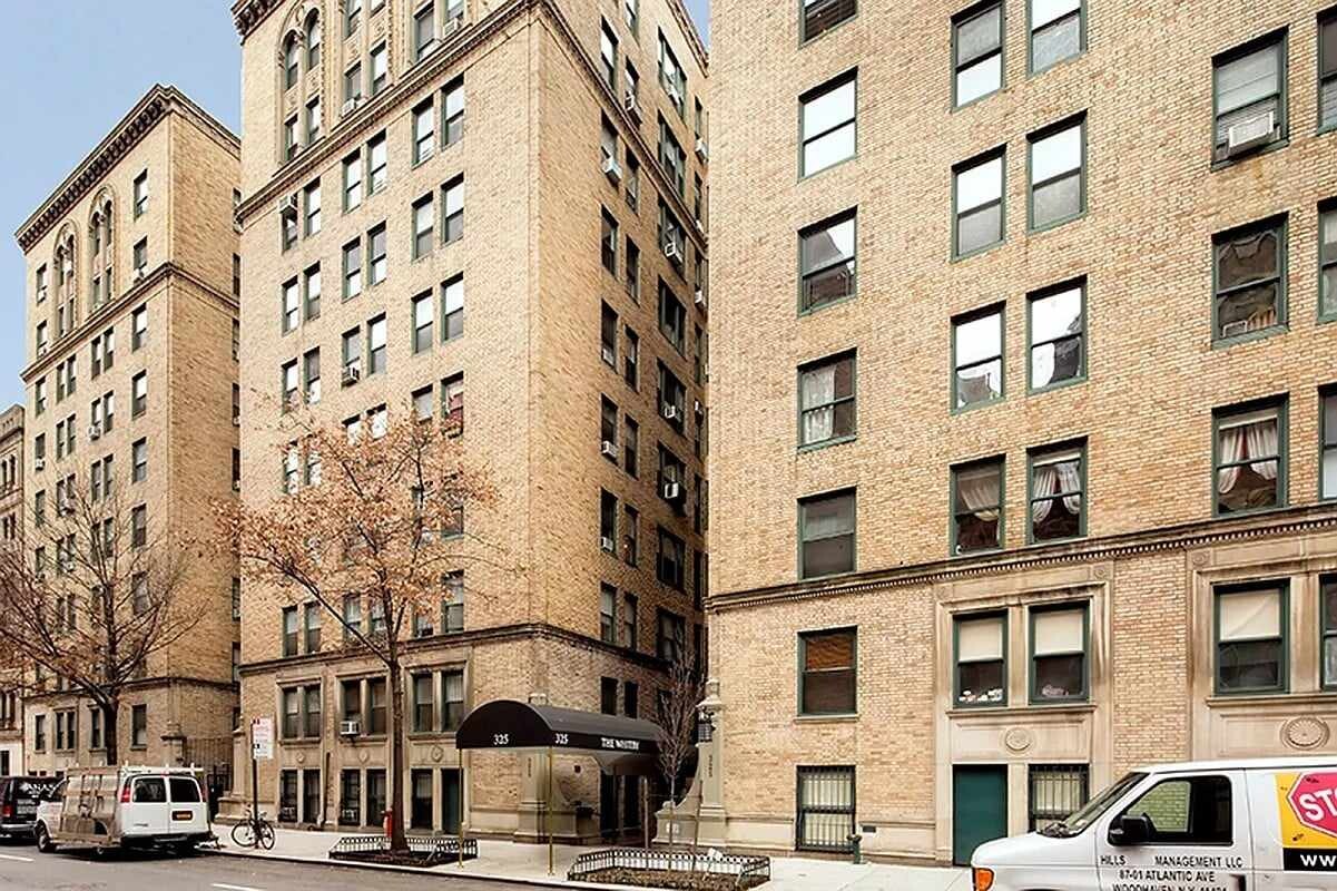 325 West 45th Street 820 Clinton New York NY 10036