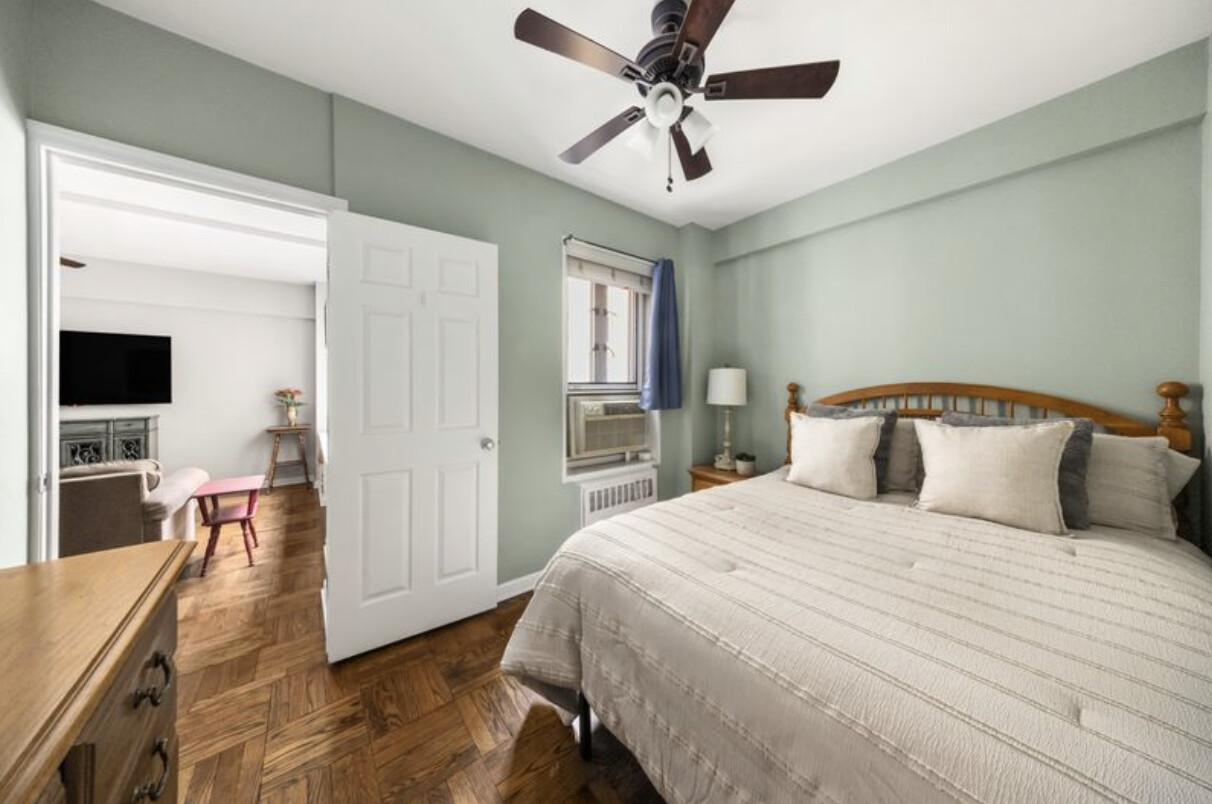 1 Gracie Terrace 6K Upper East Side New York NY 10028