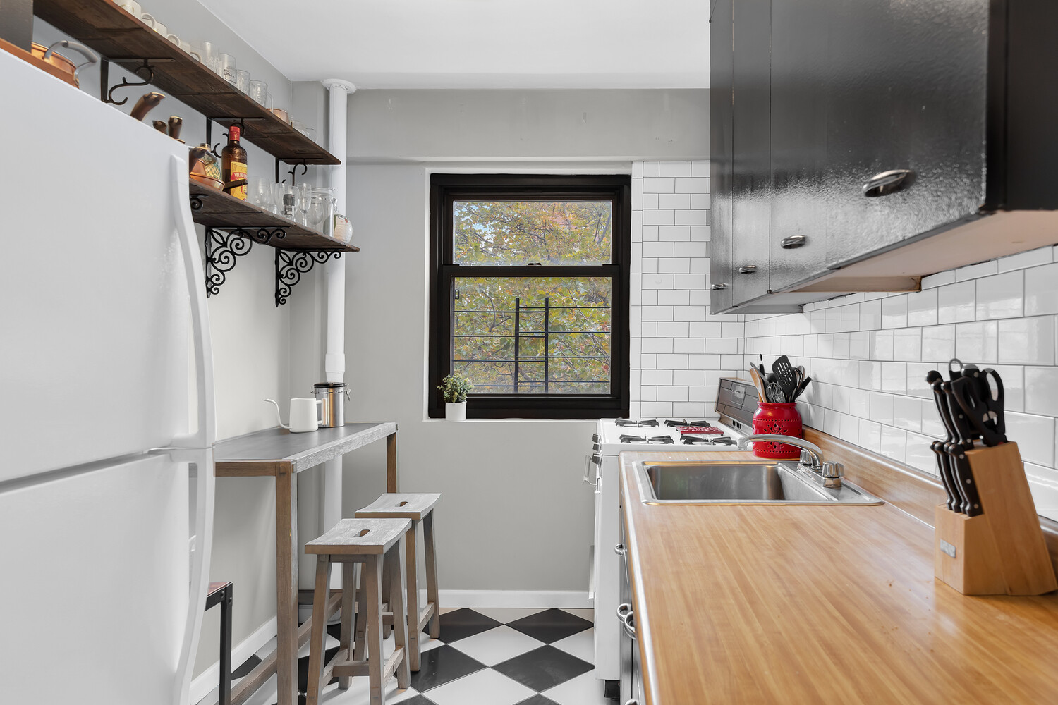 21-85 34th Avenue Long Island City Queens NY 11106