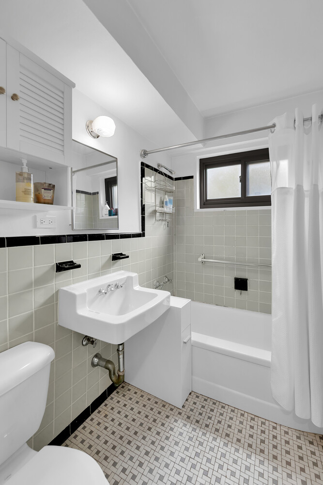 21-85 34th Avenue Long Island City Queens NY 11106