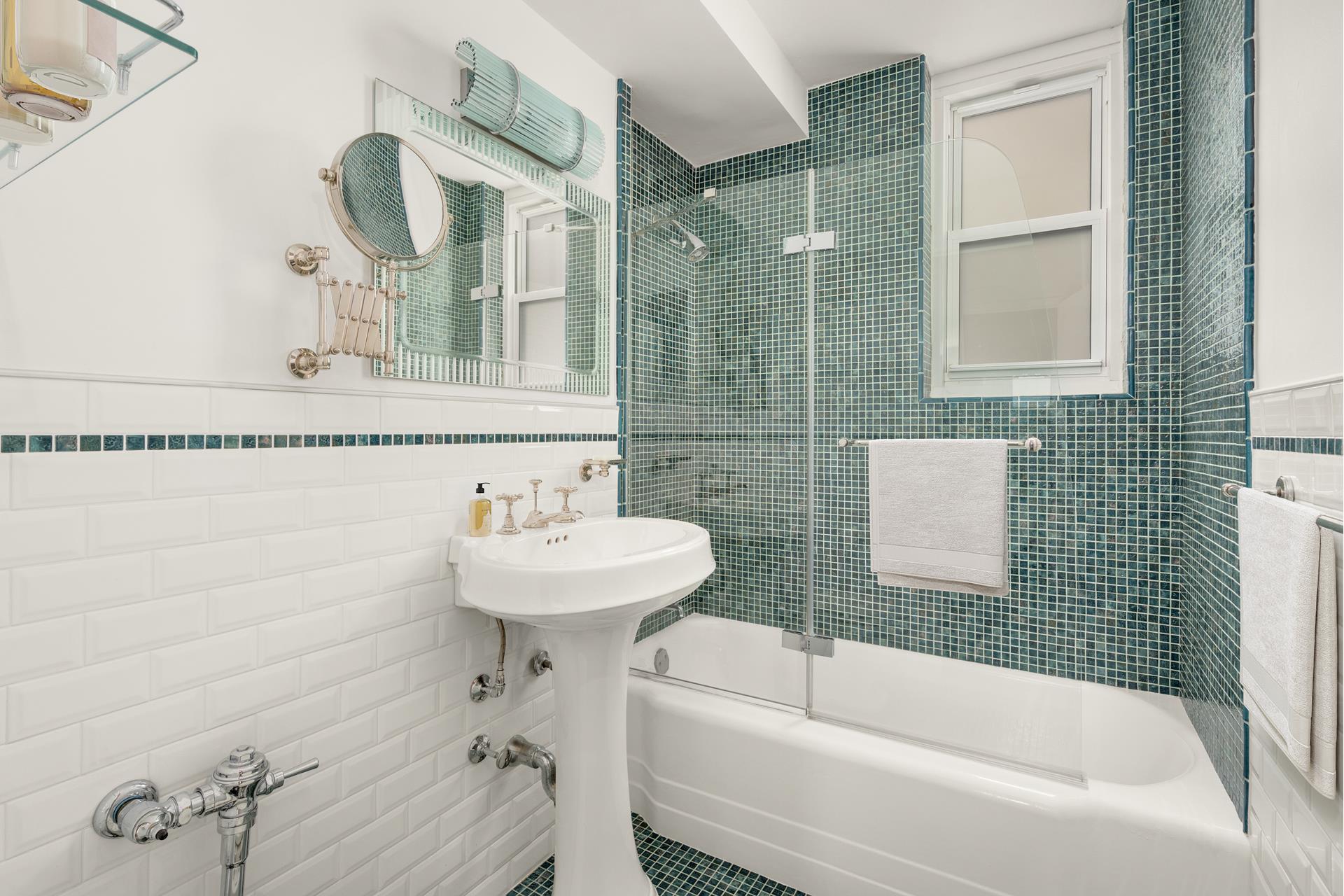 63 East 9th Street 4U Greenwich Village New York NY 10003