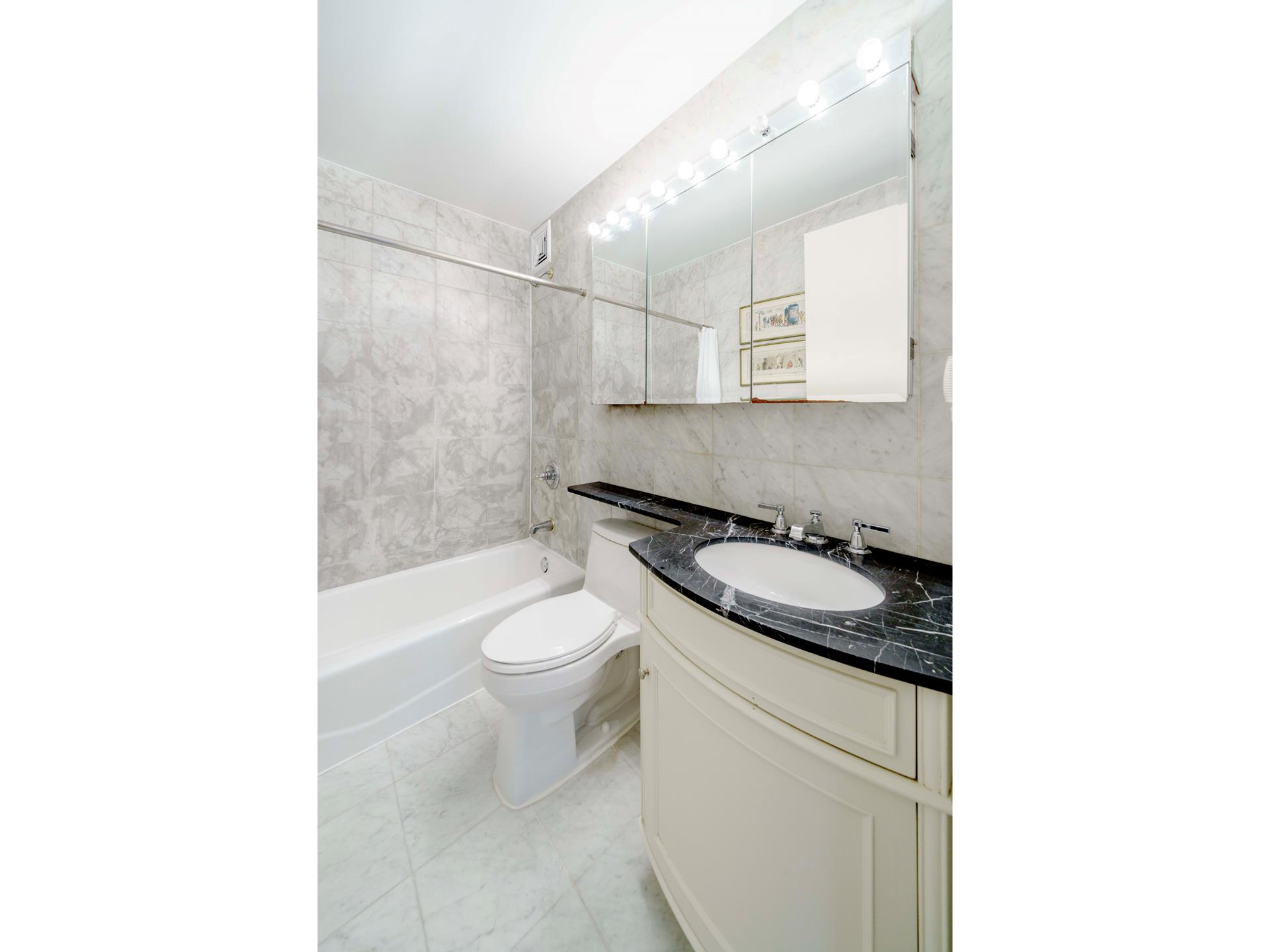 30 West 61st Street 21B Lincoln Square New York NY 10023