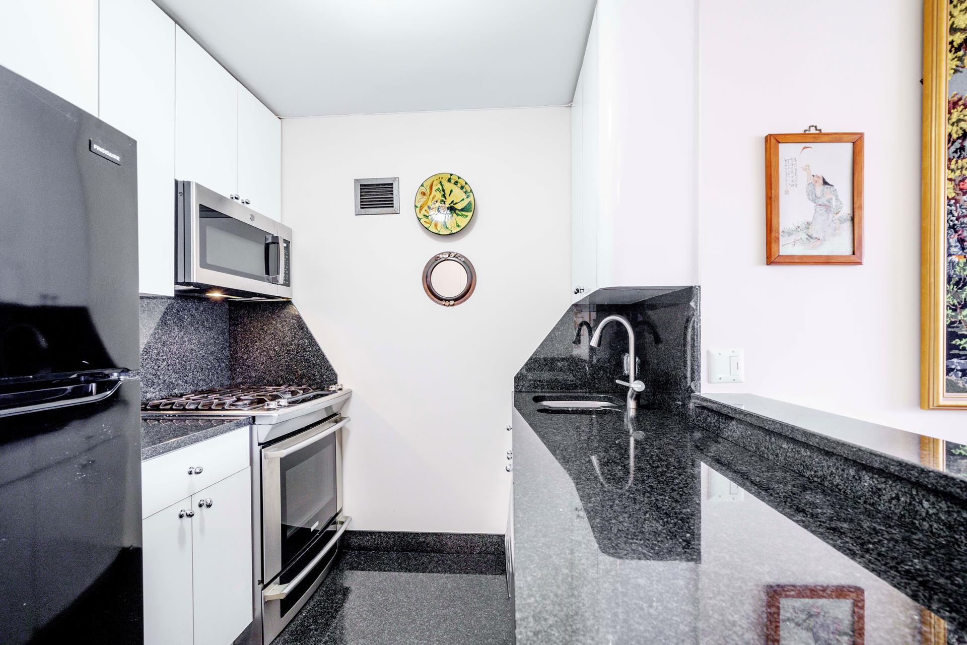 30 West 61st Street 21B Lincoln Square New York NY 10023