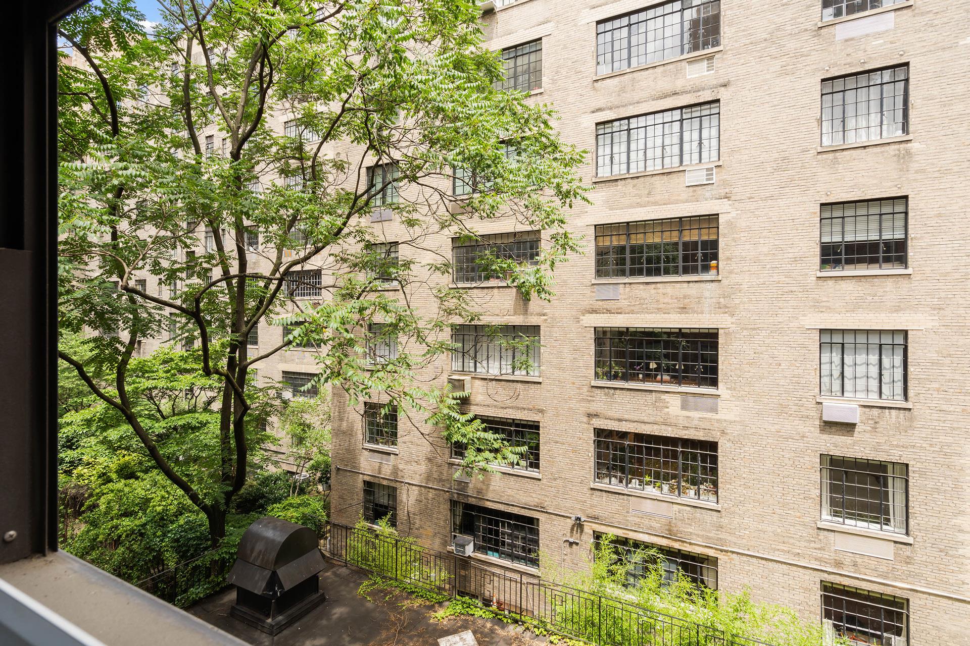 63 East 9th Street 4U Greenwich Village New York NY 10003