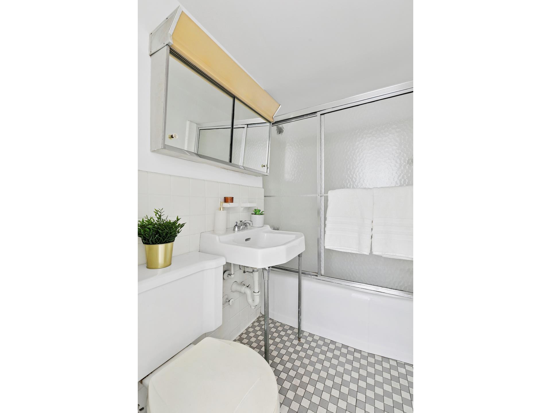 305 East 72nd Street 15B Upper East Side New York NY 10021