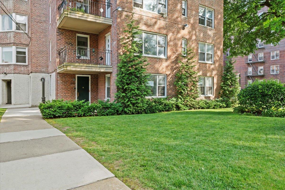 2711 Henry Hudson Parkway West Spuyten Duyvil Bronx NY 10463