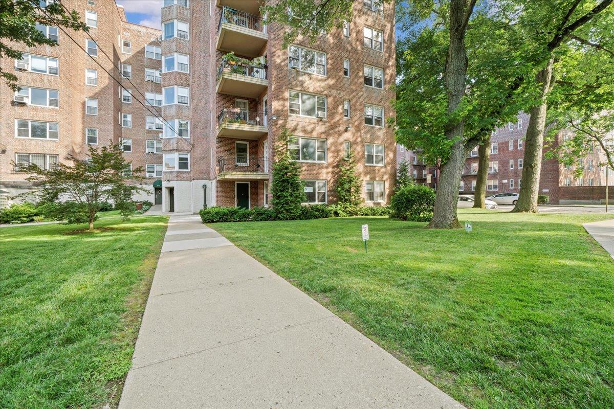 2711 Henry Hudson Parkway West Spuyten Duyvil Bronx NY 10463