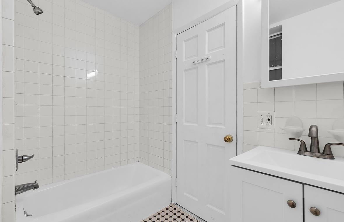 314 West 52nd Street Clinton New York NY 10019